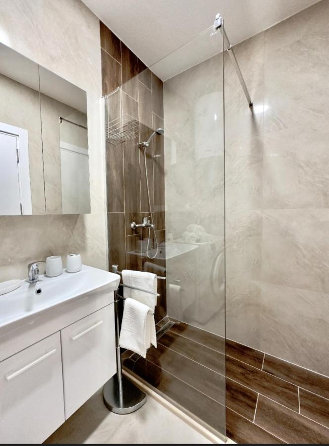 Studio Apartment, 5 Minutes To The Beach Bar Buitenkant foto