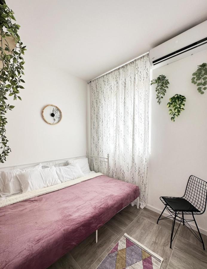 Studio Apartment, 5 Minutes To The Beach Bar Buitenkant foto