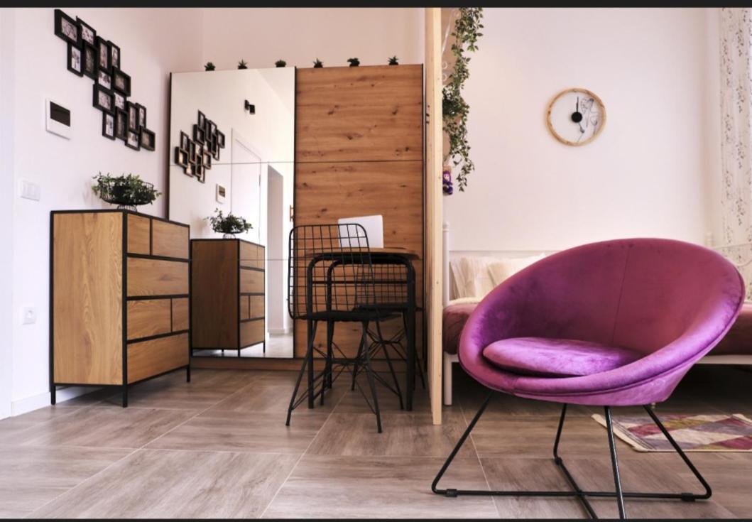 Studio Apartment, 5 Minutes To The Beach Bar Buitenkant foto