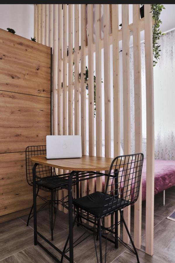 Studio Apartment, 5 Minutes To The Beach Bar Buitenkant foto