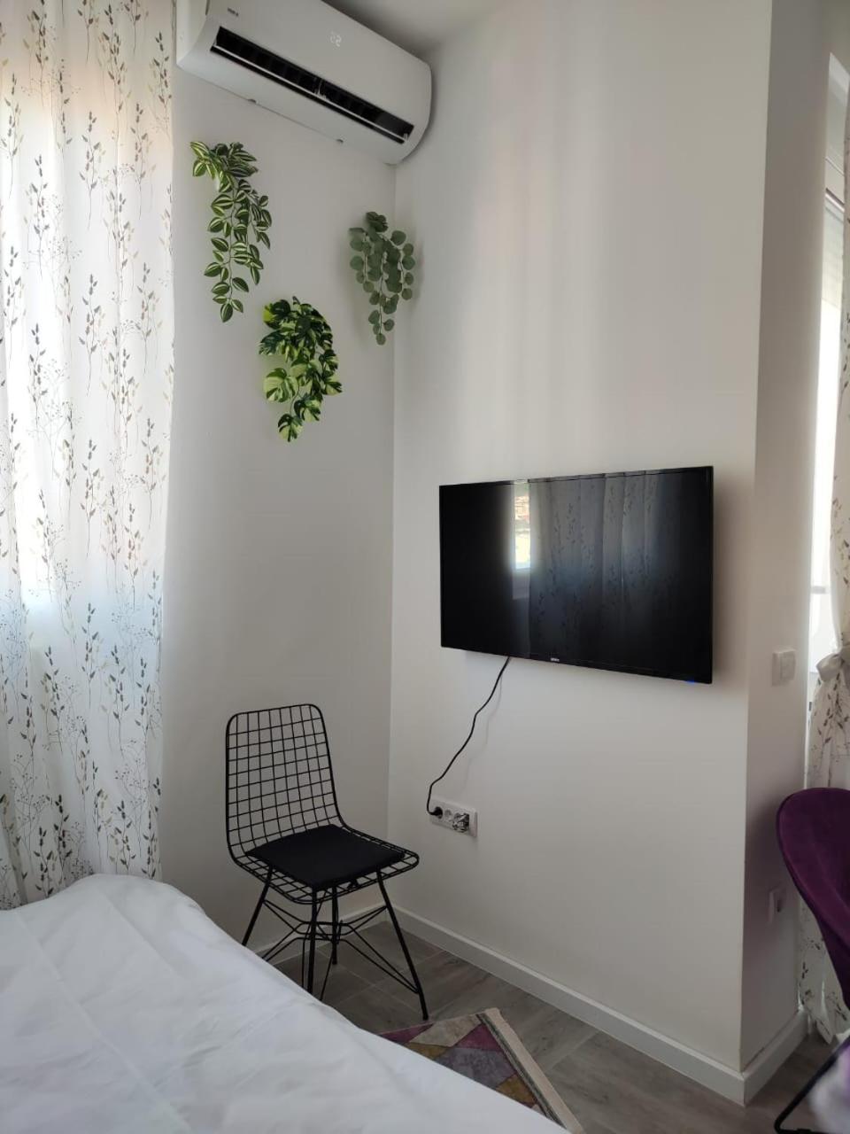 Studio Apartment, 5 Minutes To The Beach Bar Buitenkant foto